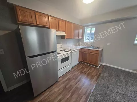 3121 Southfield Dr, Saginaw, MI 48601
