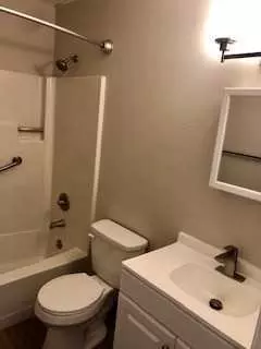 406 W Main St, Medford, OR 97501