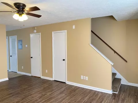 3865 Northeast Dr, Clarksville, TN 37040
