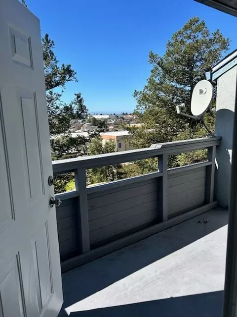 15977 Maubert Ave, Ashland, CA 94578 photo 5