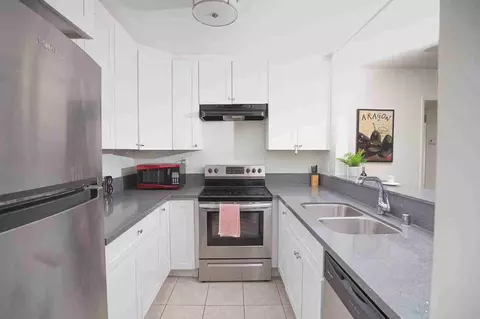 12325 Chandler Blvd, Los Angeles, CA 91607