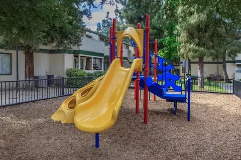 3207 W Shields Ave, Fresno, CA 93722