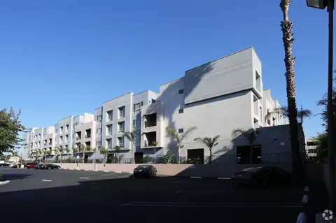 6828 Van Nuys Blvd, Van Nuys, CA 91405