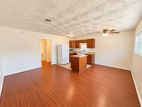 211 Skyway Dr, Euless, TX 76040 photo 2