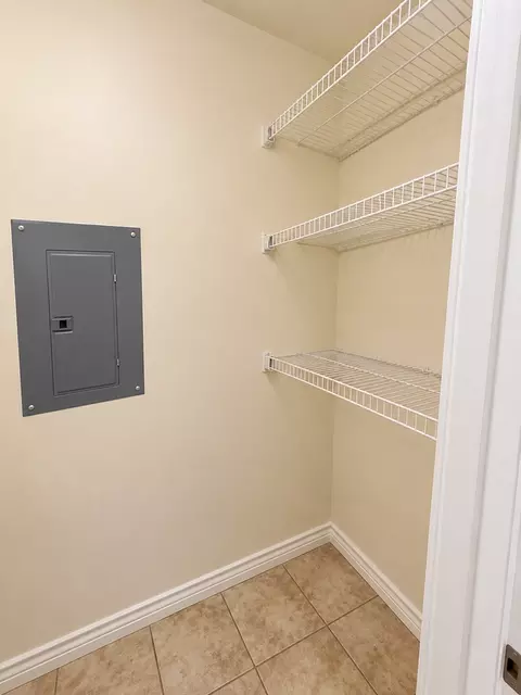 211 Skyway Dr, Euless, TX 76040 photo 23