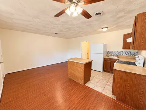 211 Skyway Dr, Euless, TX 76040 photo 5