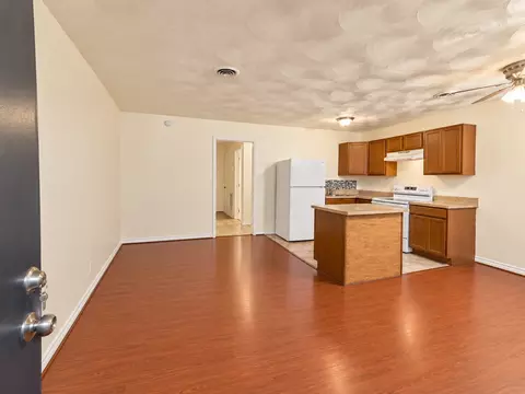 211 Skyway Dr, Euless, TX 76040 photo 4