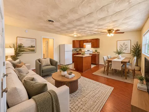 211 Skyway Dr, Euless, TX 76040