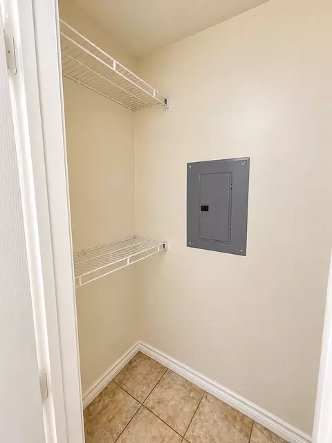 211 Skyway Dr, Euless, TX 76040 photo 22