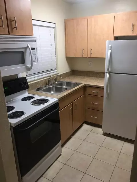 424 N Grandview Ave, Daytona Beach, FL 32118