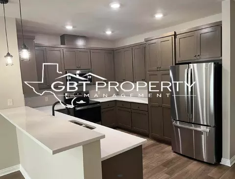 102 E State St, Groesbeck, TX 76642