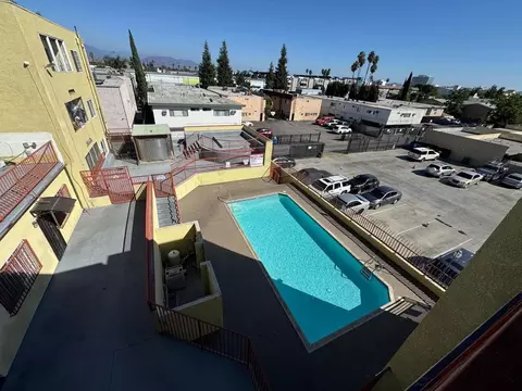 8616 Willis Ave, Los Angeles, CA 91402