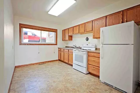 509 11th Ave NE, Minot, ND 58703