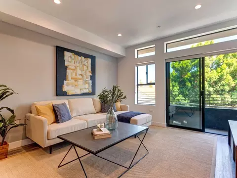 338 N Mariposa Ave, Los Angeles, CA 90004