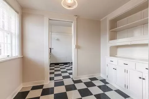 117 NW Trinity Pl, Portland, OR 97209