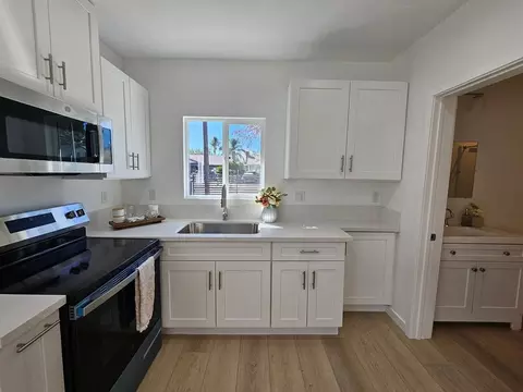9300 Tamarack Ave, Sun Valley, CA 91352 photo 2