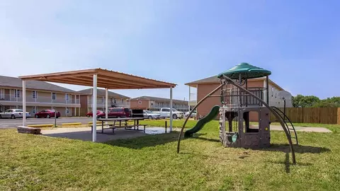 311 E Crockett Ave, Alamo, TX 78516