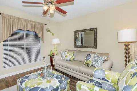 505 Wells Fargo Dr, Houston, TX 77090