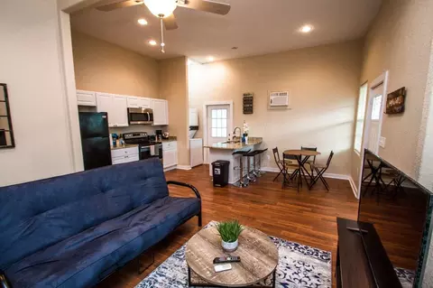 121 Douglas Way St, San Antonio, TX 78210