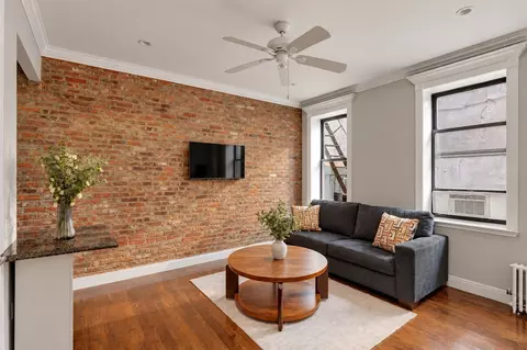 200 E 11th St, New York, NY 10003