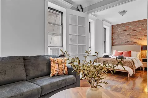 200 E 11th St, New York, NY 10003