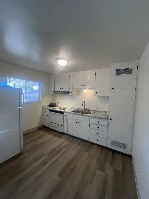 121 N Laurel St, Turlock, CA 95380