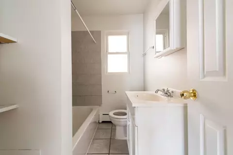 7624 S Kingston Ave, Chicago, IL 60649 photo 2