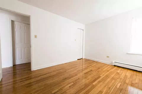 7624 S Kingston Ave, Chicago, IL 60649 photo 5