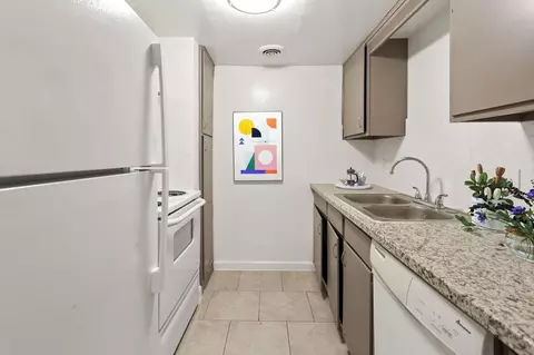 7575 Bissonnet St, Houston, TX 77074 photo 3