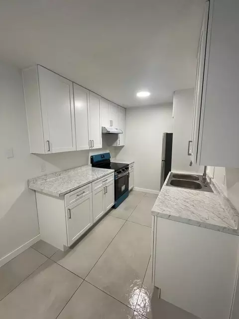6108 SW 9th Pl, Gainesville, FL 32607