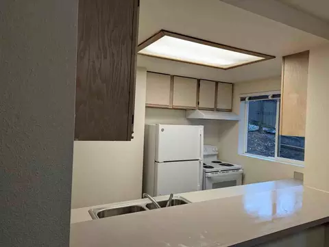312 N 39th St, Seattle, WA 98103 photo 3