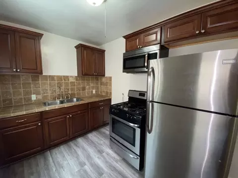 724 E Cedar Ave, Burbank, CA 91501 photo 2