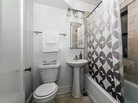 215 E Chestnut St, Chicago, IL 60611 photo 26