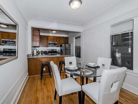215 E Chestnut St, Chicago, IL 60611 photo 28