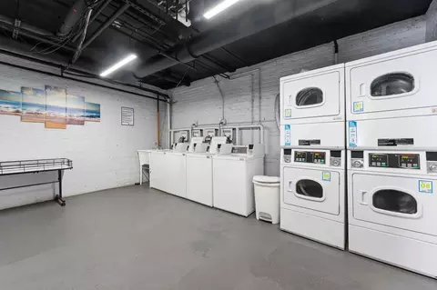 1902 W Morse Ave, Chicago, IL 60626