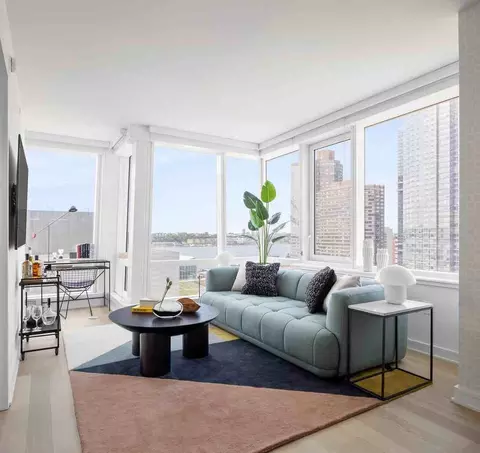 555 W 38th St, New York, NY 10018