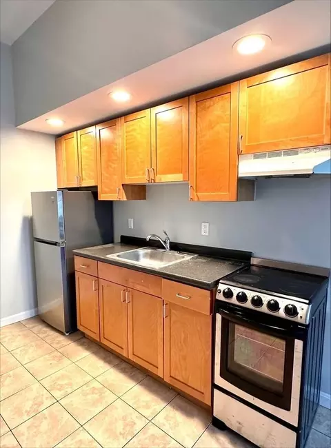 60 Franklin St, Worcester, MA 01608