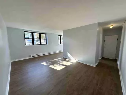 25 Henry St, New Brunswick, NJ 08901