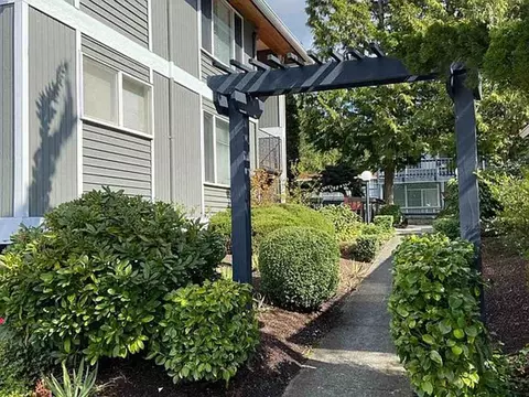 550 102nd Ave SE, Bellevue, WA 98004