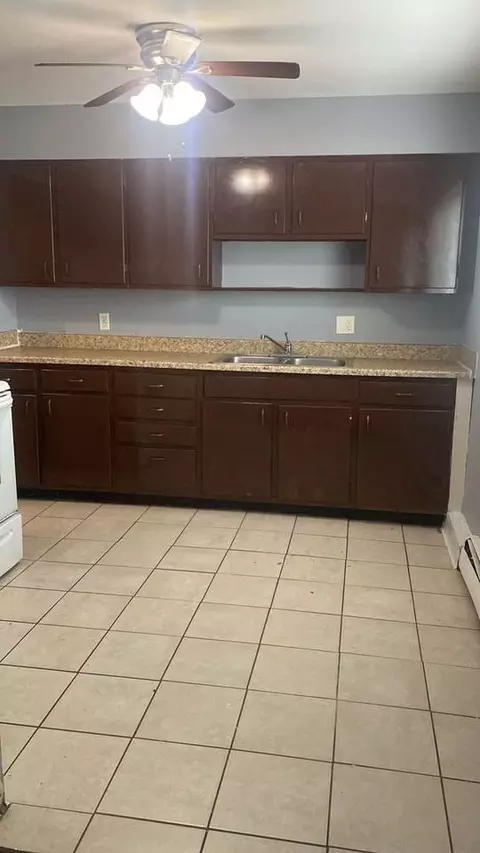 17572 Lake Shore Blvd, Cleveland, OH 44119