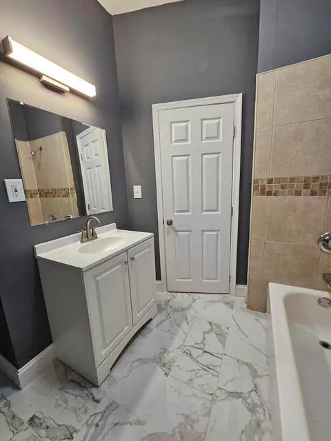 869 N 41st St, Philadelphia, PA 19104