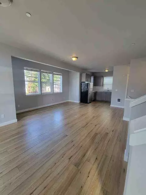 424 NE Stafford St, Portland, OR 97211