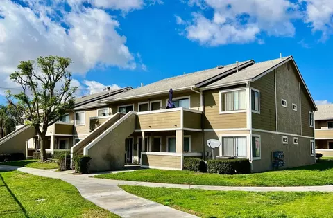 904 Fairway Dr, Colton, CA 92324