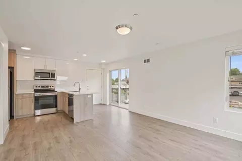 4730 SE Belmont St, Portland, OR 97215