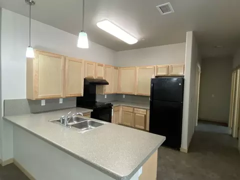 406 4th St NW, Mandan, ND 58554