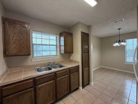 1001 E Travis St, Laredo, TX 78040 photo 5