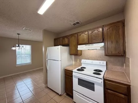 1001 E Travis St, Laredo, TX 78040 photo 4