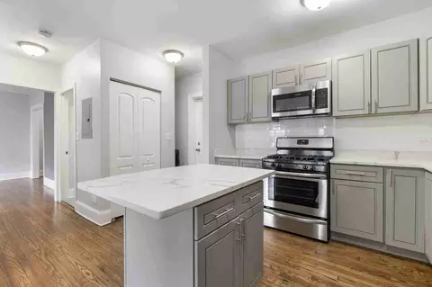 7736 N Ashland Ave, Chicago, IL 60626