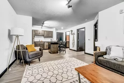 21 W Jefferson St, Waterloo, IA 50701