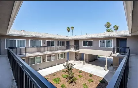 879 Center St, Costa Mesa, CA 92627
